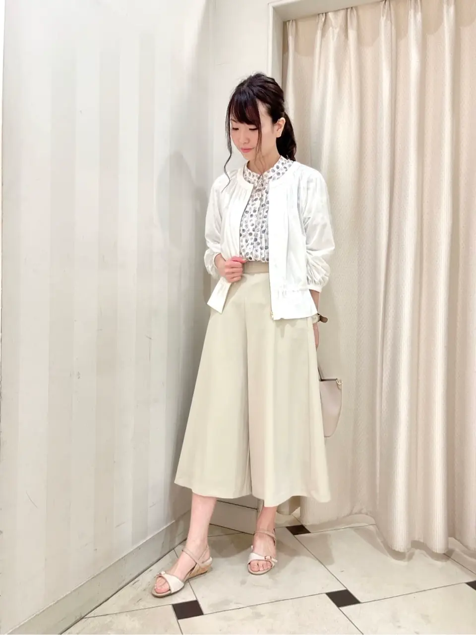 組曲 金井 コーディネート画像