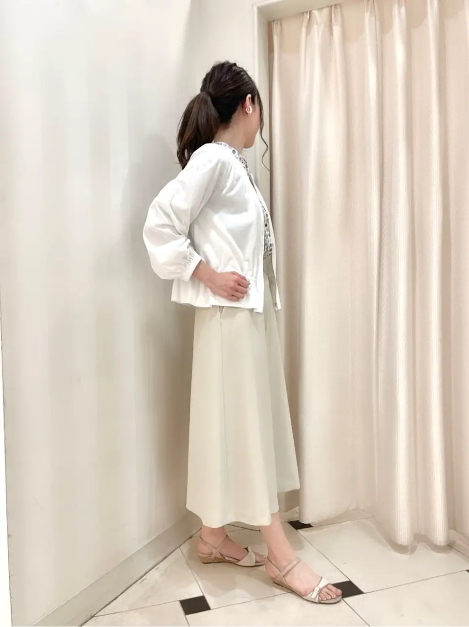 組曲 金井 コーディネート画像