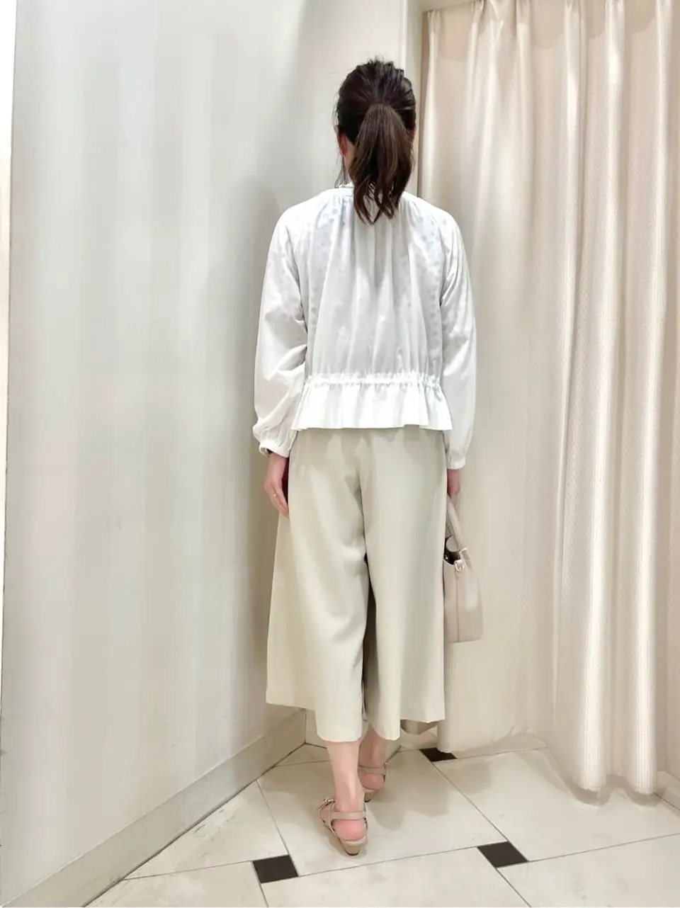 組曲 金井 コーディネート画像