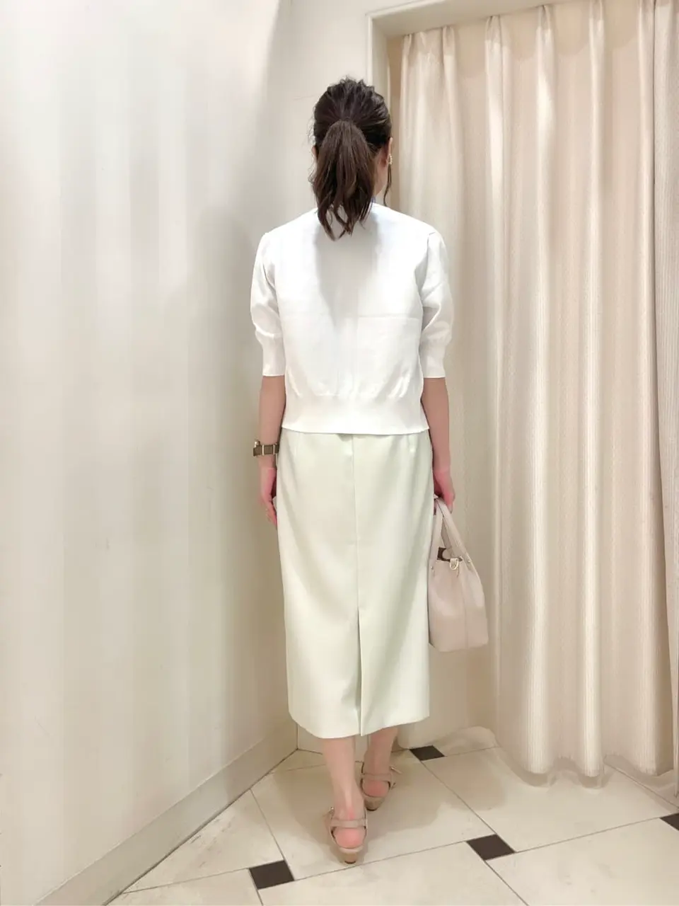 組曲 金井 コーディネート画像