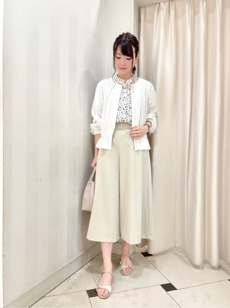 組曲 金井 コーディネート画像