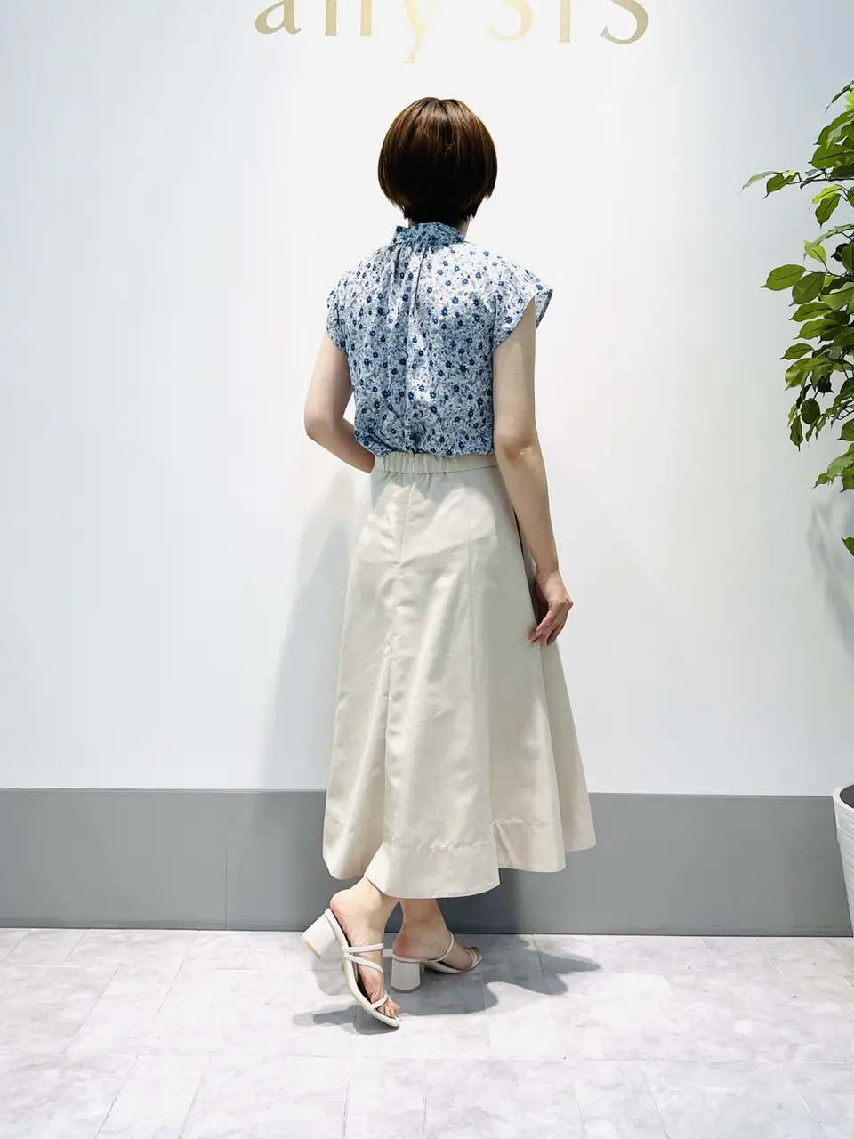 組曲 岡本 コーディネート画像