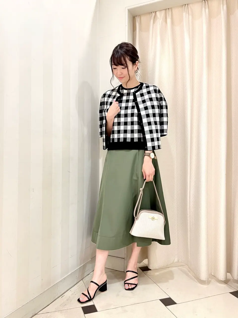 組曲 金井 コーディネート画像