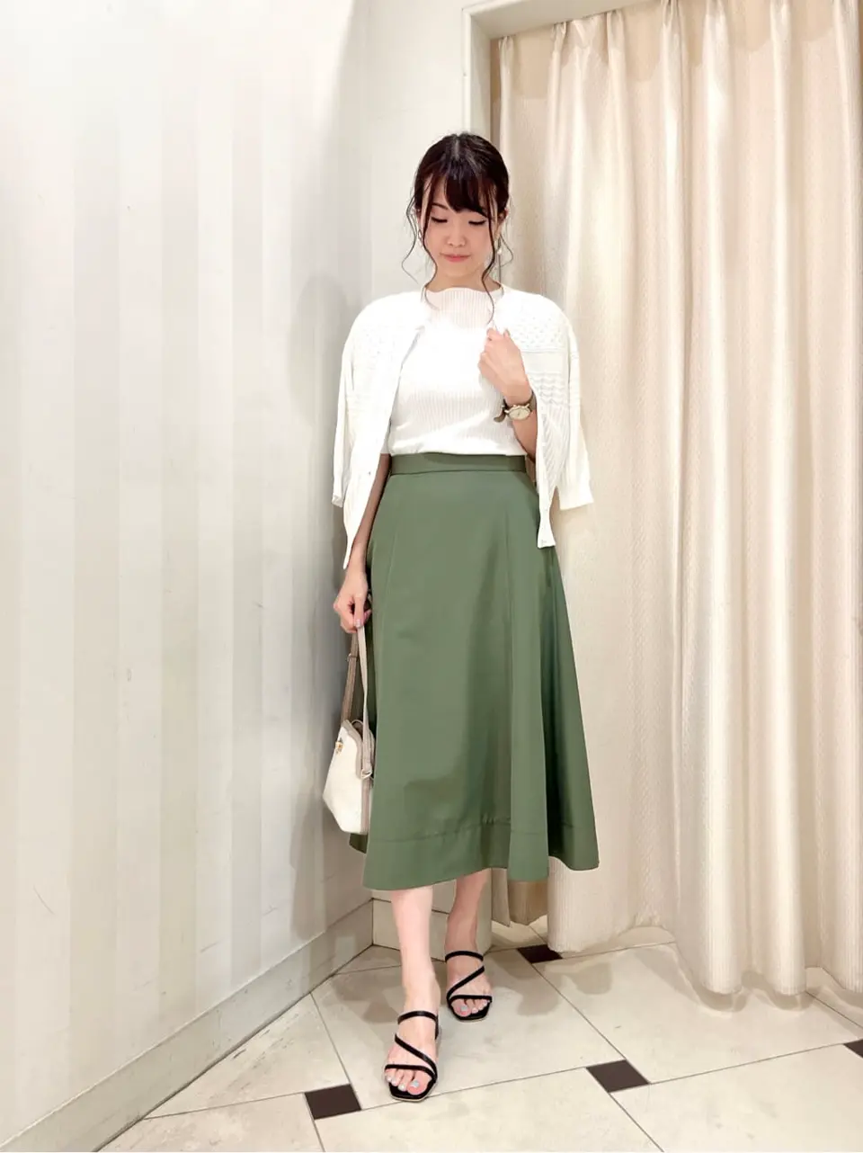 組曲 金井 コーディネート画像