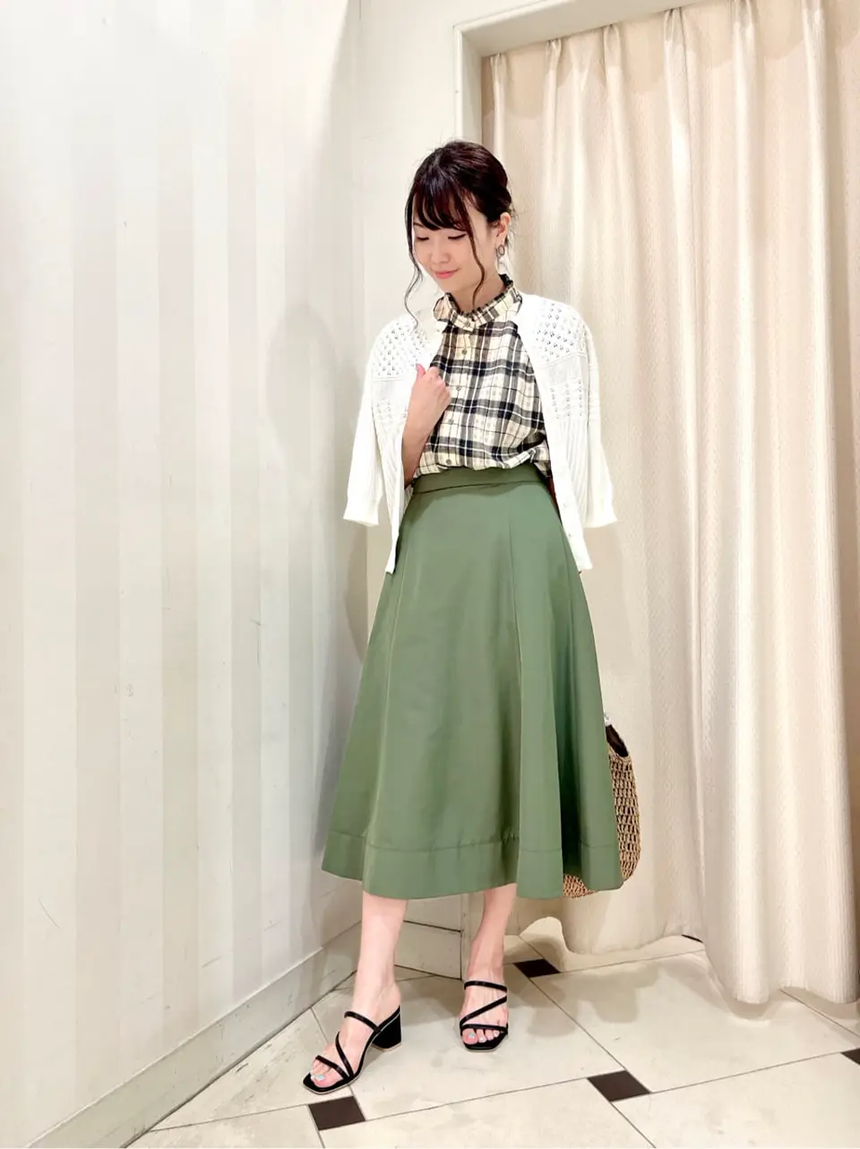 組曲 金井 コーディネート画像