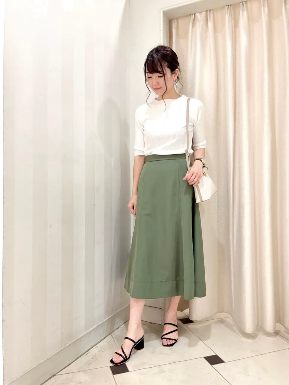 組曲 金井 コーディネート画像