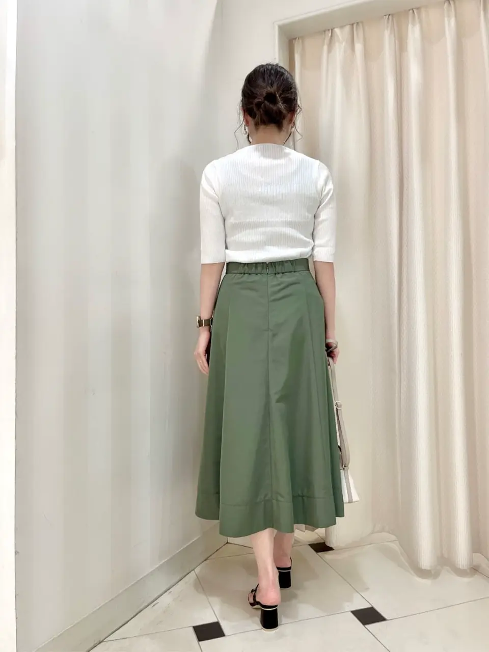 組曲 金井 コーディネート画像