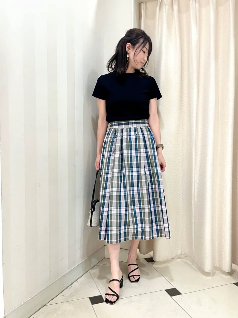 組曲 金井 コーディネート画像