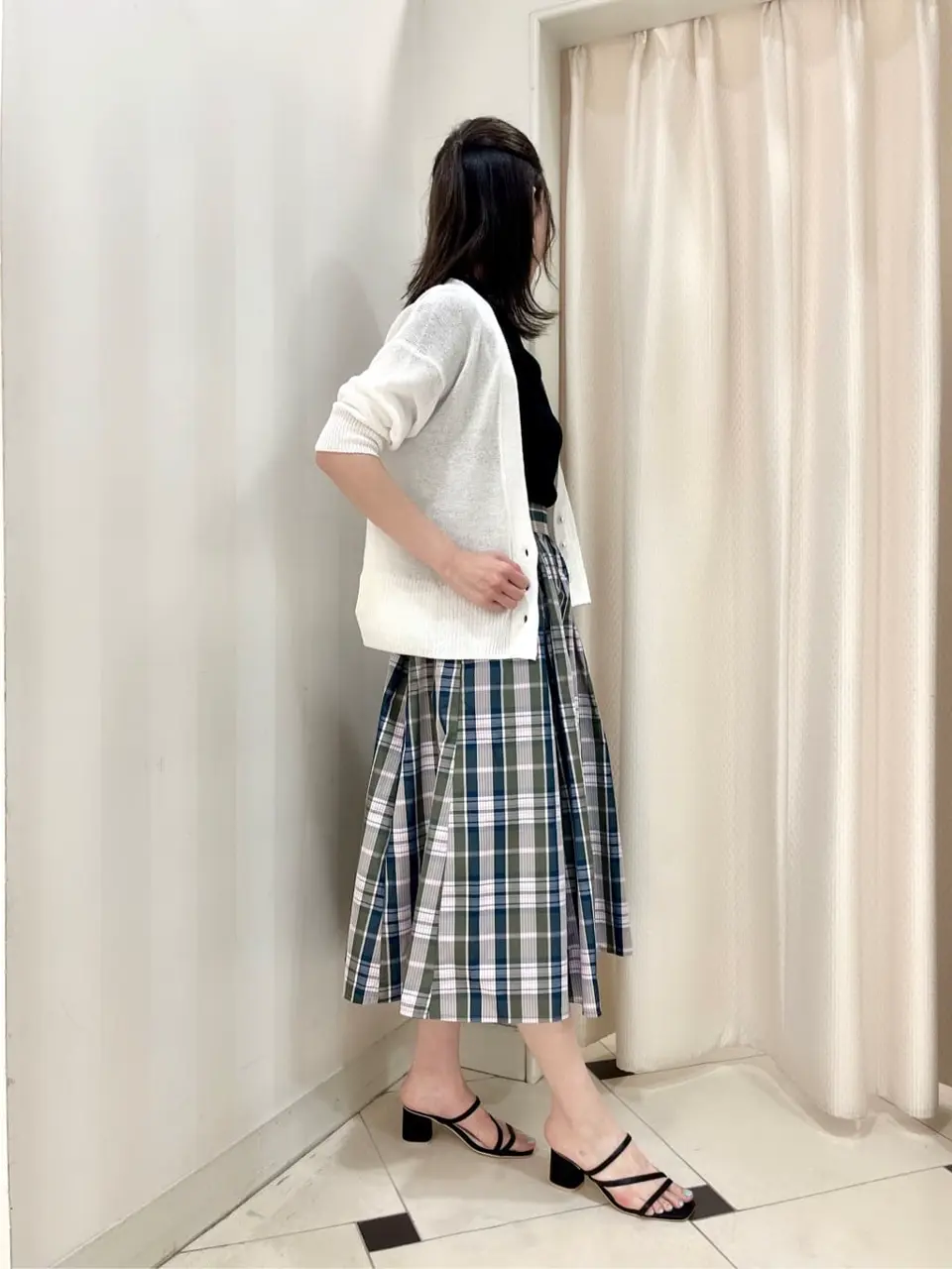 組曲 金井 コーディネート画像