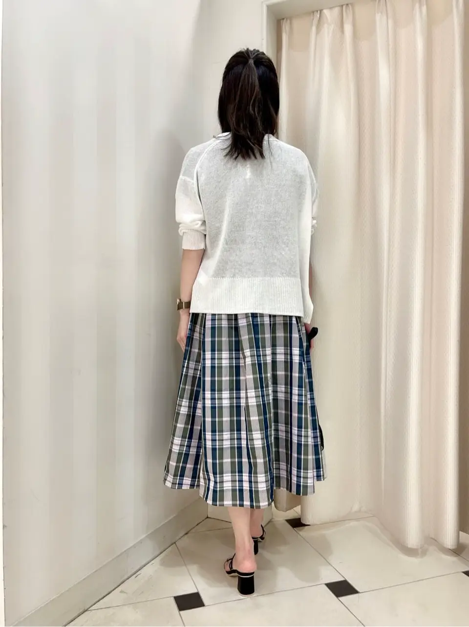 組曲 金井 コーディネート画像