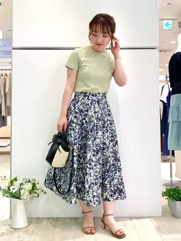 組曲 石井 コーディネート画像