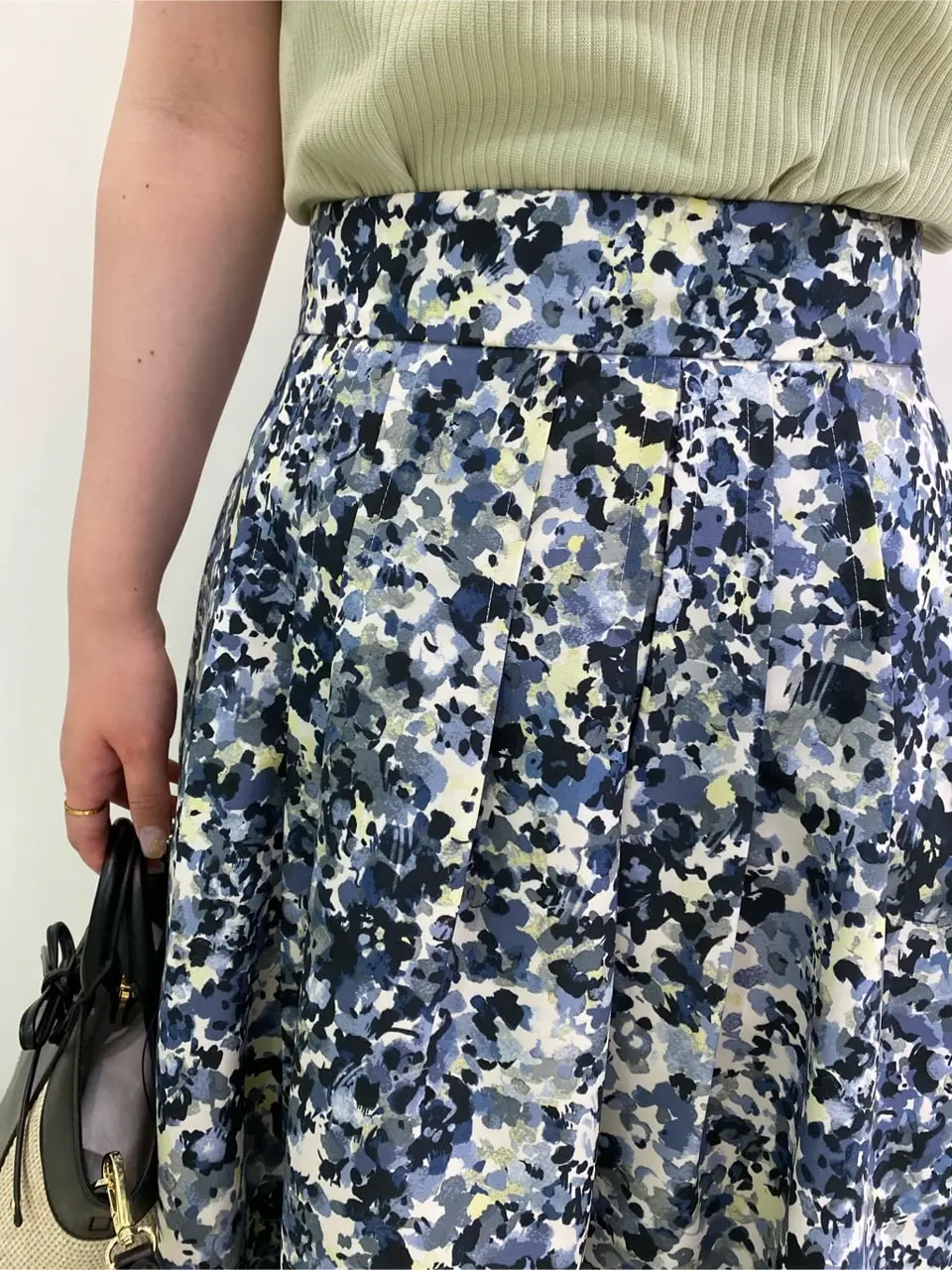 組曲 石井 コーディネート画像