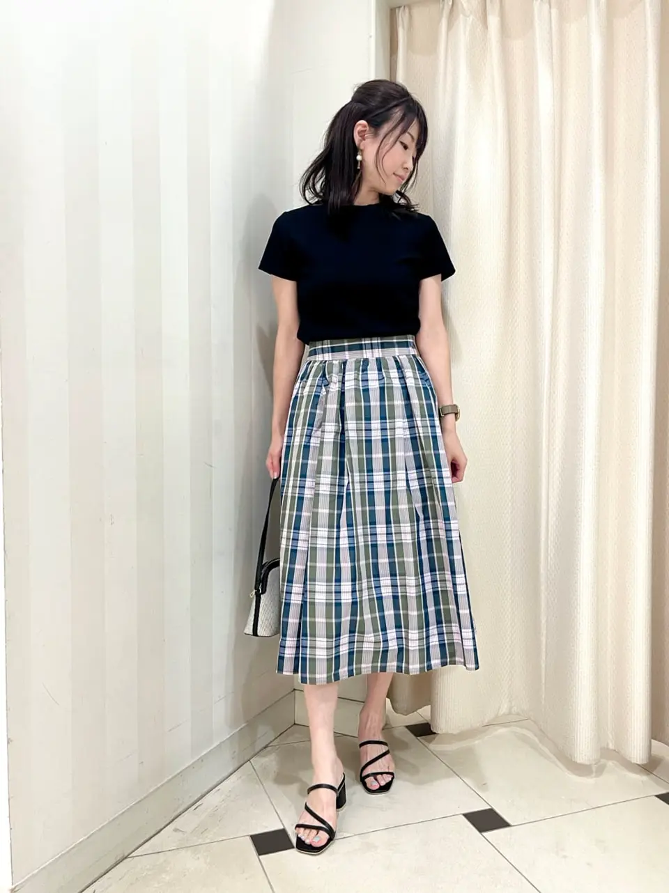 組曲 金井 コーディネート画像