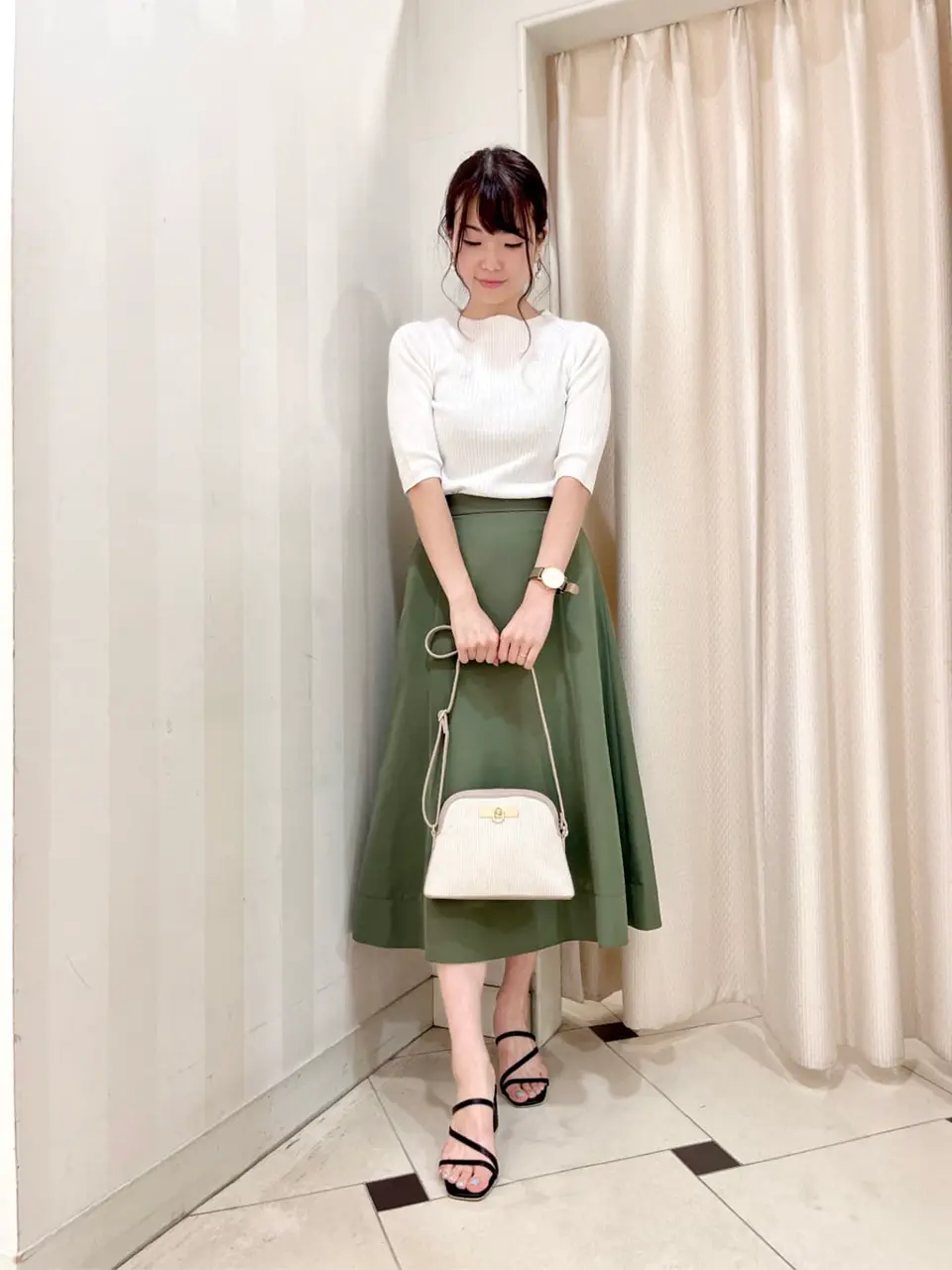 組曲 金井 コーディネート画像