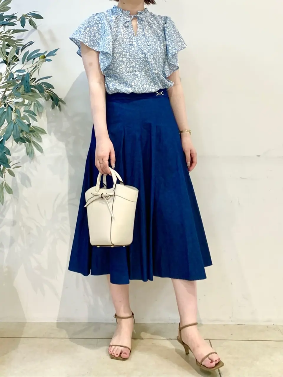 組曲 石井 コーディネート画像