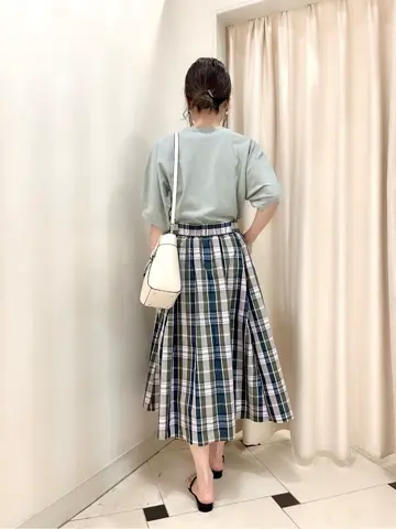 組曲 金井 コーディネート画像