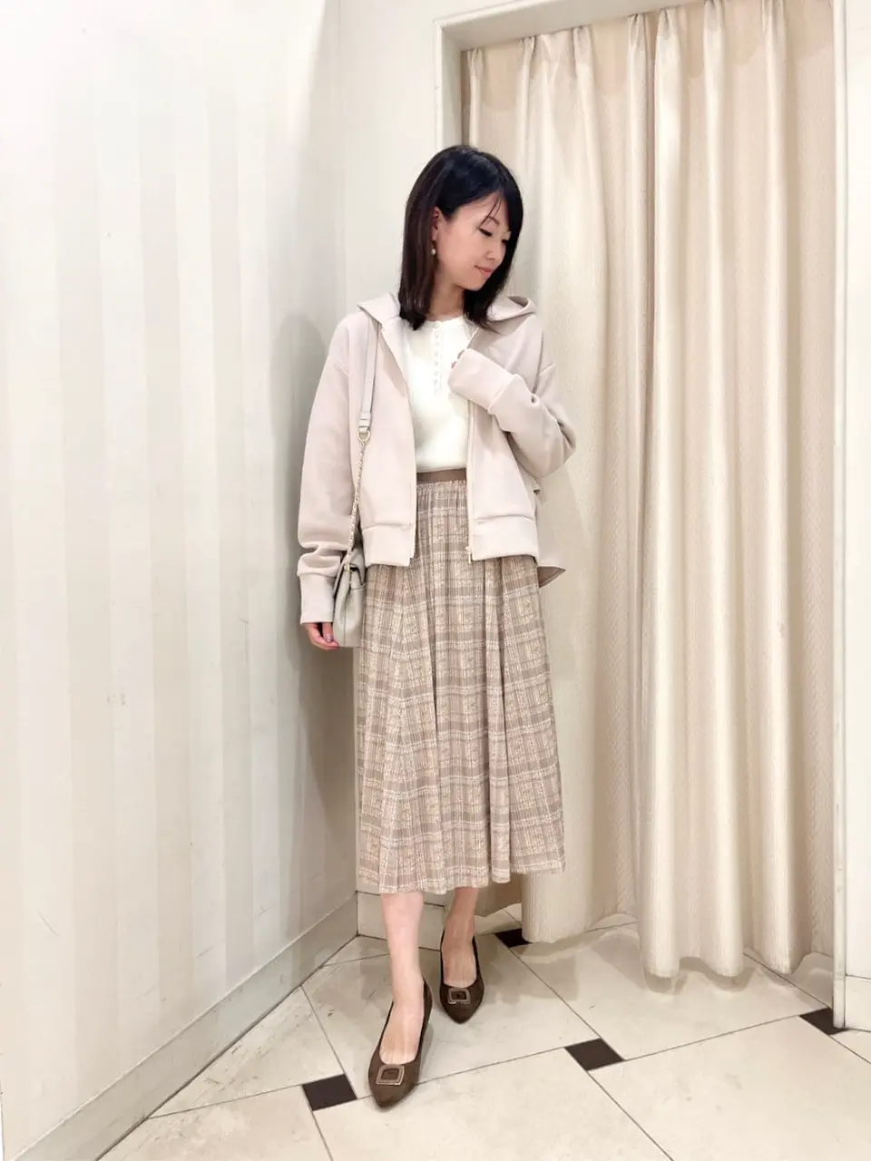 組曲 金井 コーディネート画像