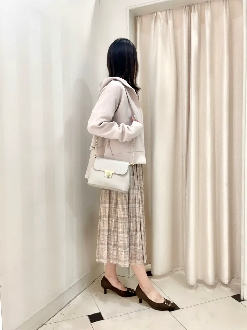 組曲 金井 コーディネート画像