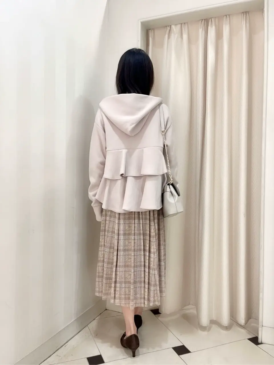 組曲 金井 コーディネート画像