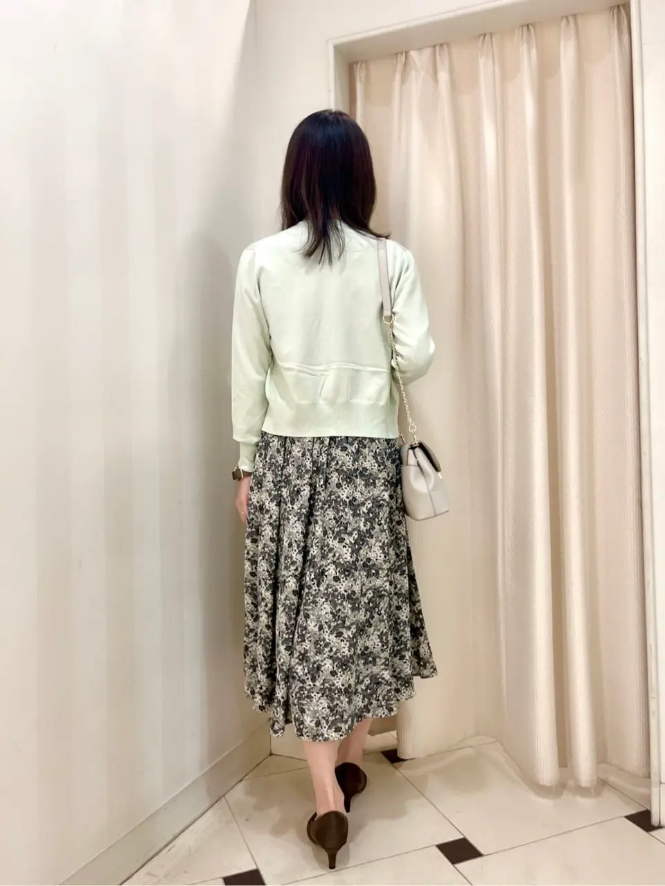 組曲 金井 コーディネート画像