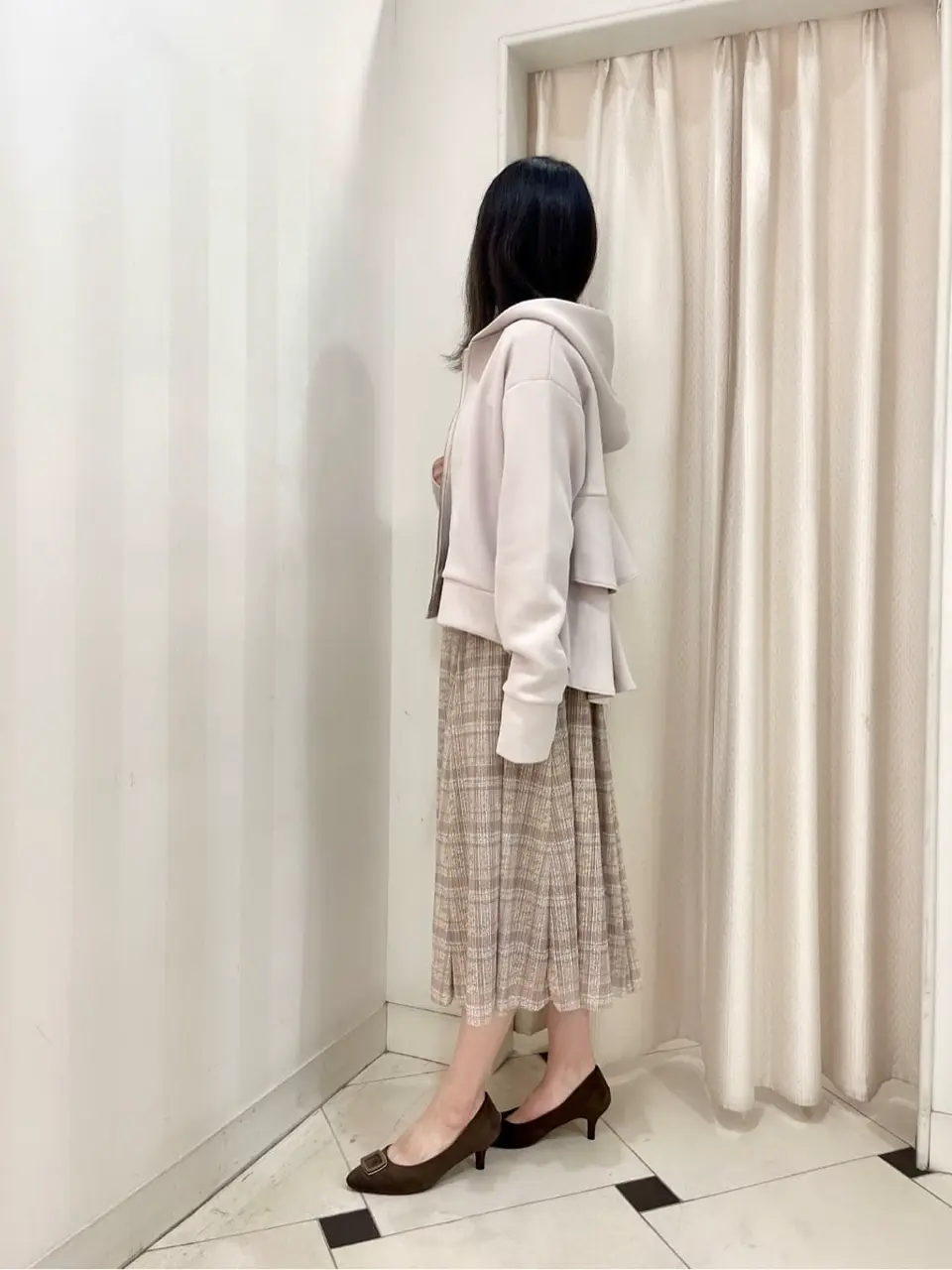 組曲 金井 コーディネート画像