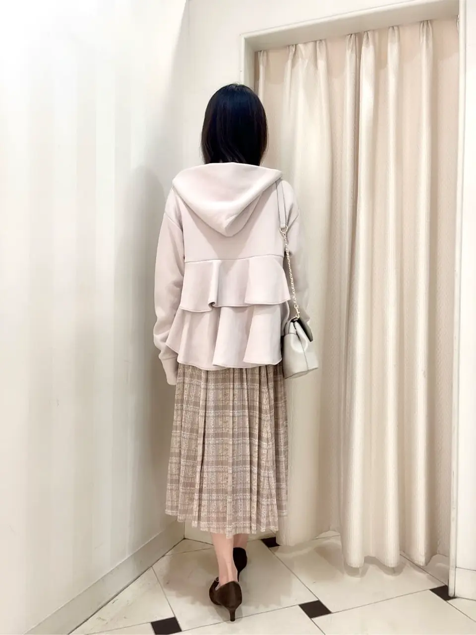 組曲 金井 コーディネート画像