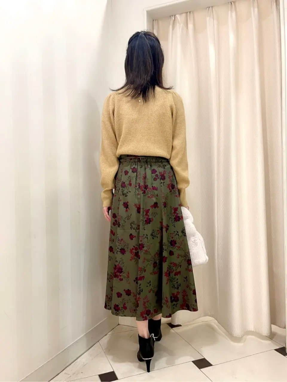 組曲 金井 コーディネート画像