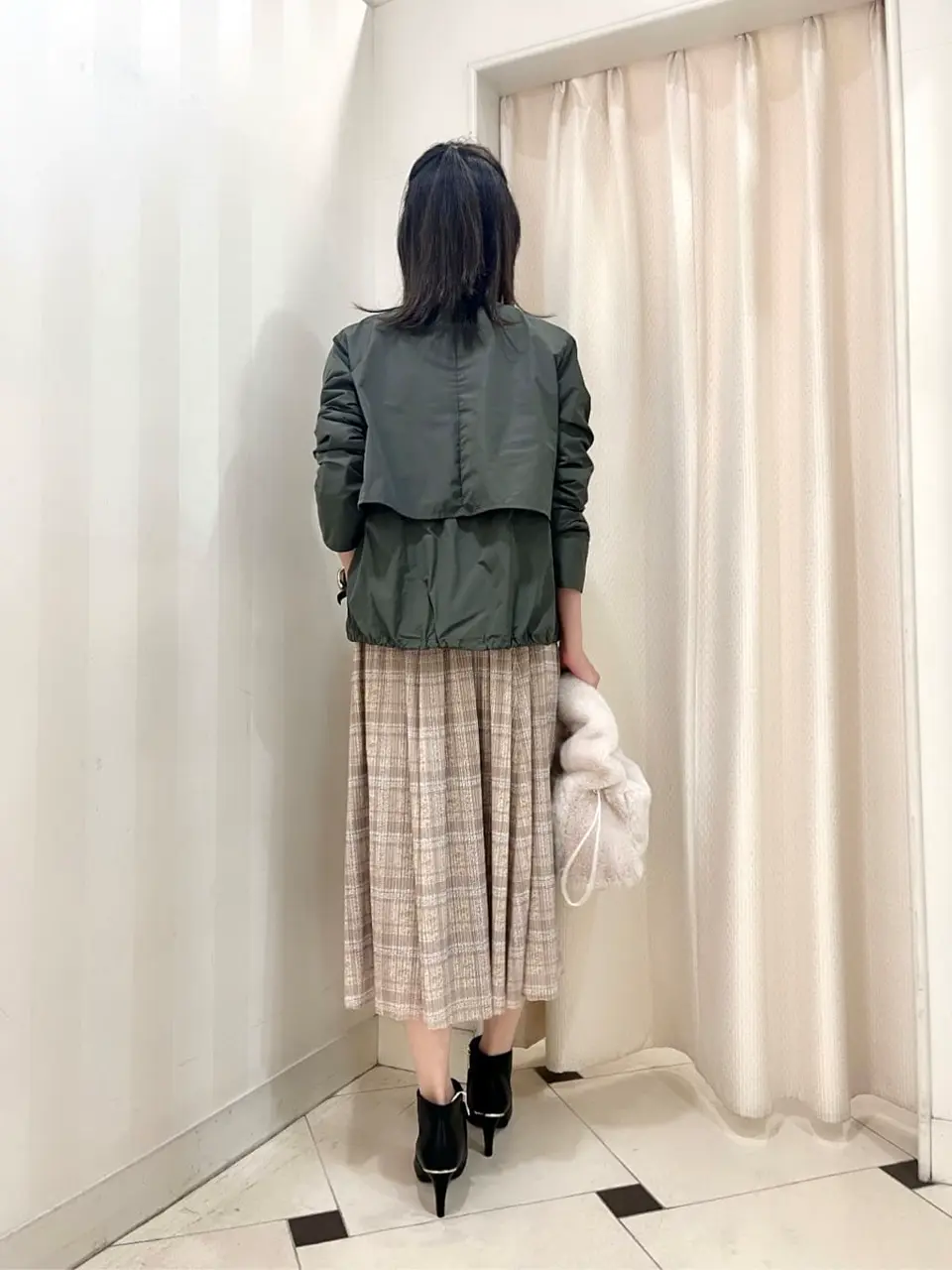 組曲 金井 コーディネート画像