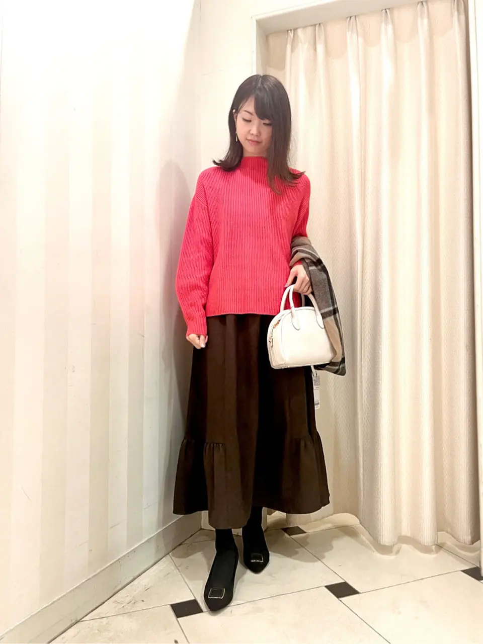 組曲 金井 コーディネート画像