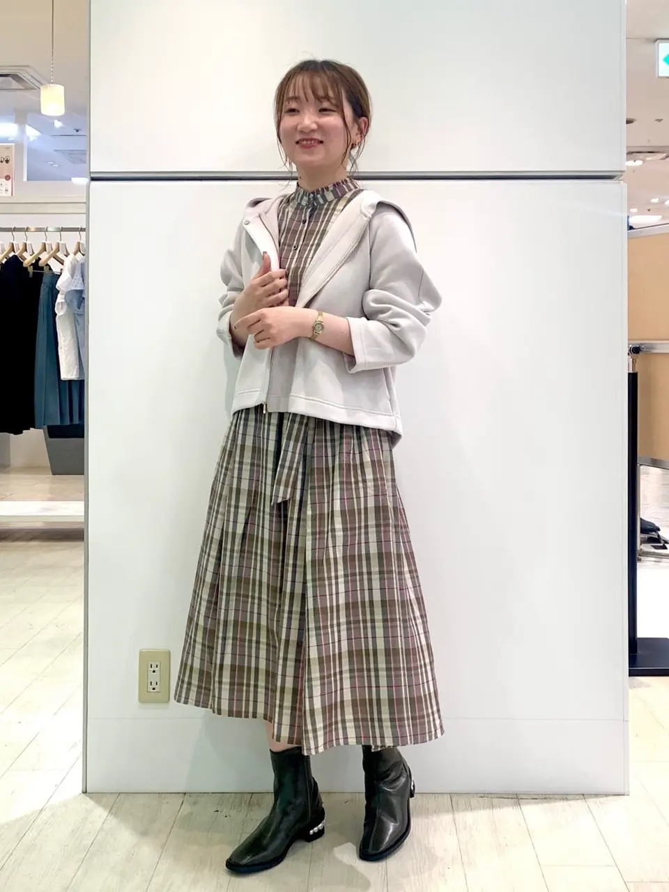 組曲 石井 コーディネート画像