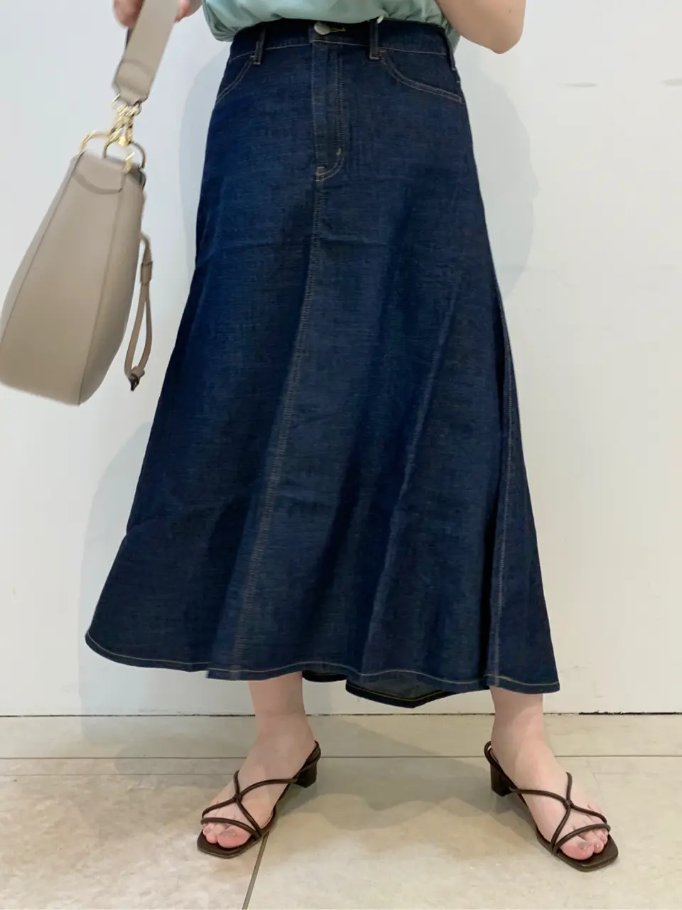 組曲 石井 コーディネート画像