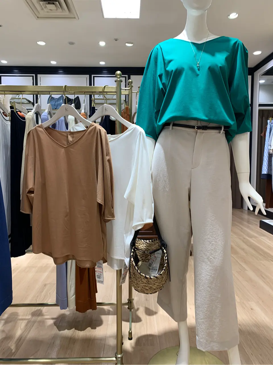 組曲 岡 コーディネート画像