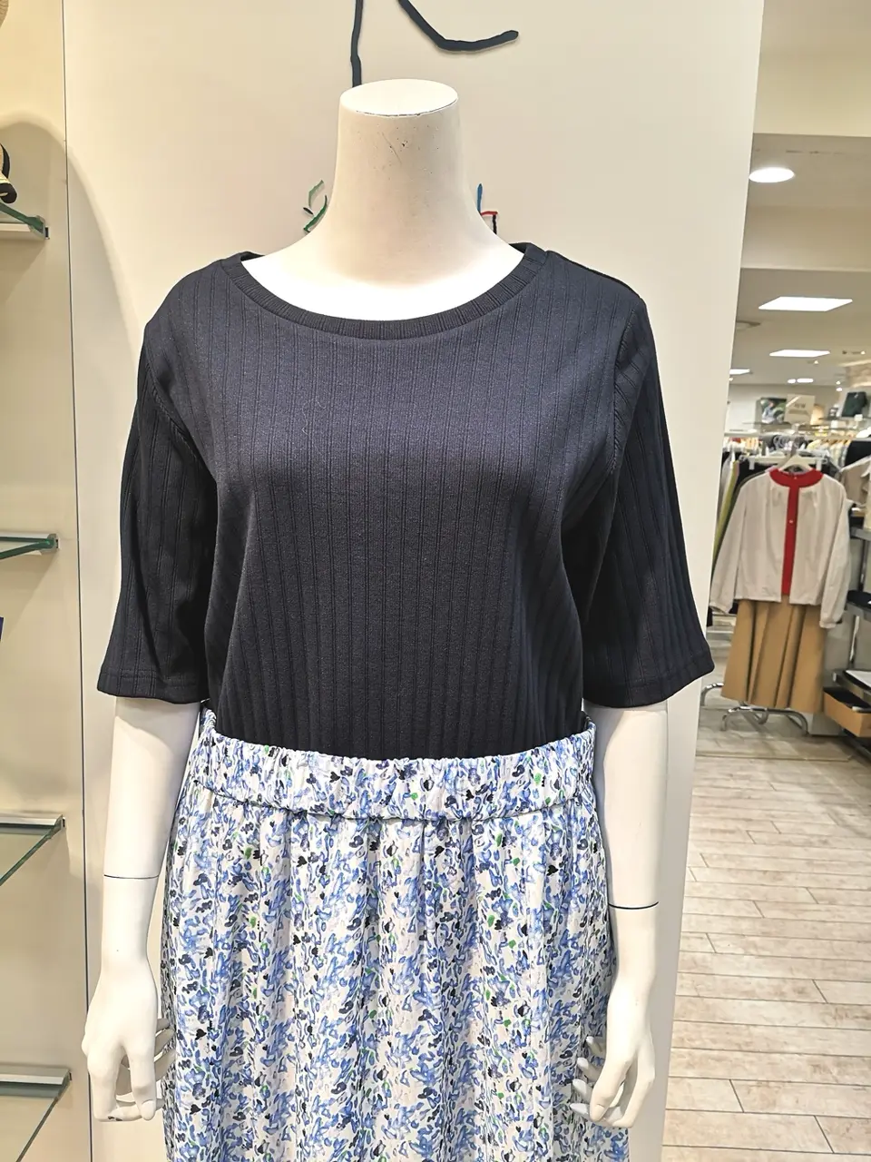 組曲 L スタッフ コーディネート画像