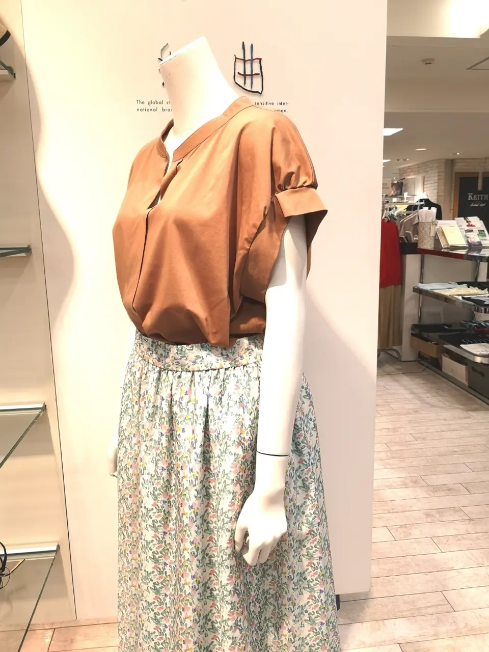 組曲 L スタッフ コーディネート画像