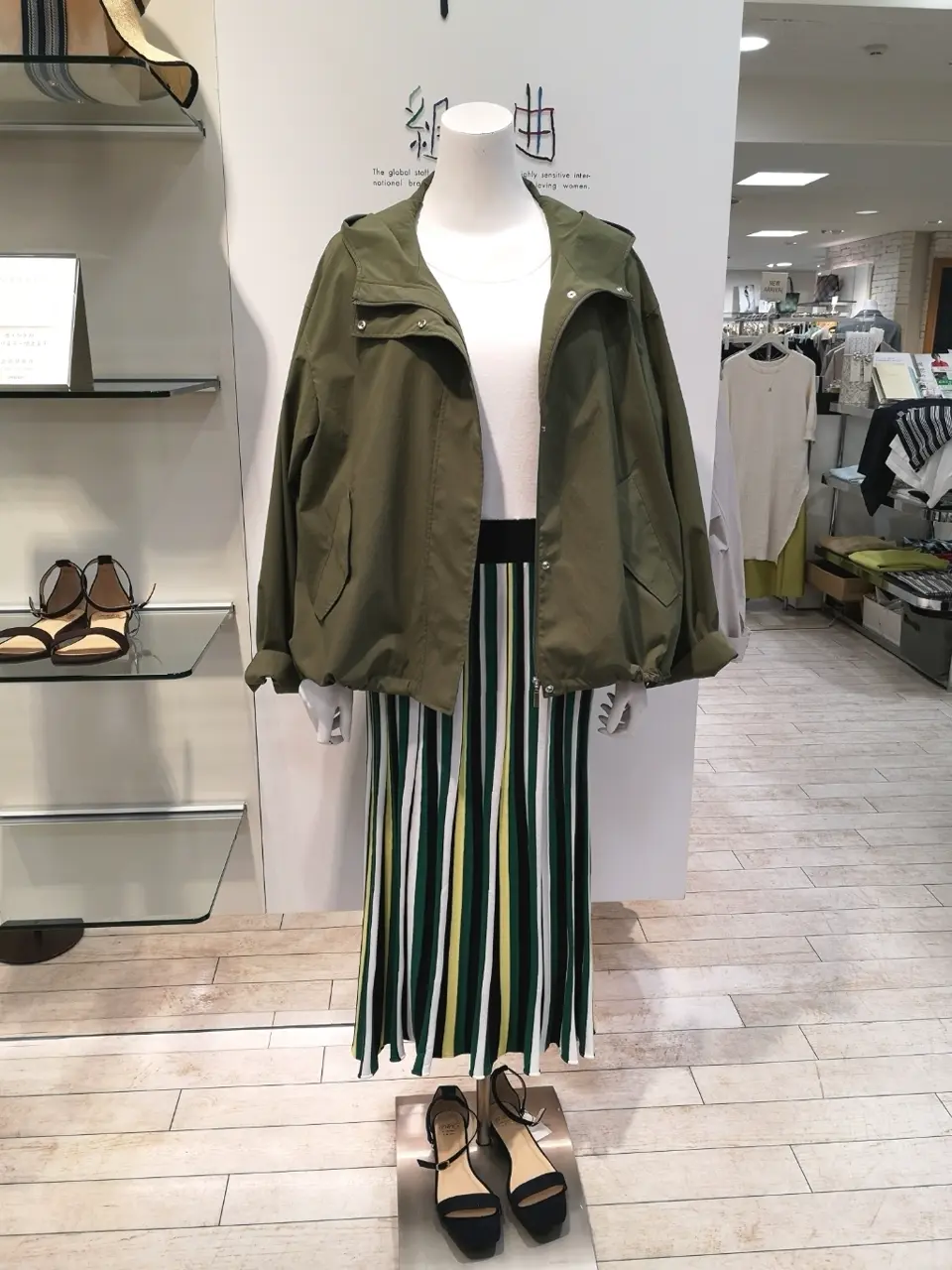 組曲 L スタッフ コーディネート画像