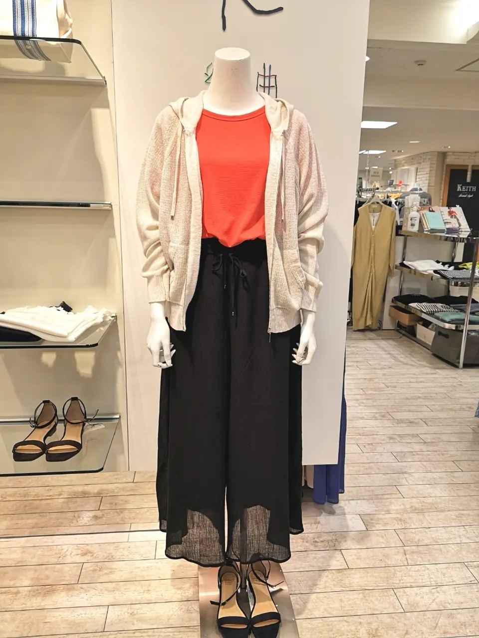 組曲 L スタッフ コーディネート画像