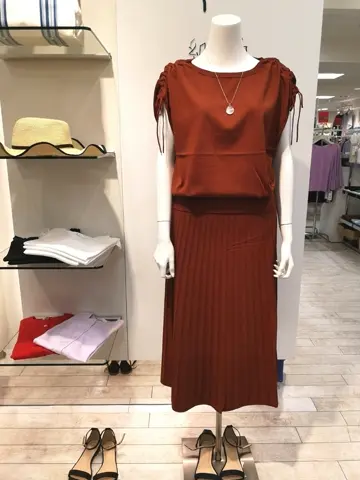 組曲 L スタッフ コーディネート画像