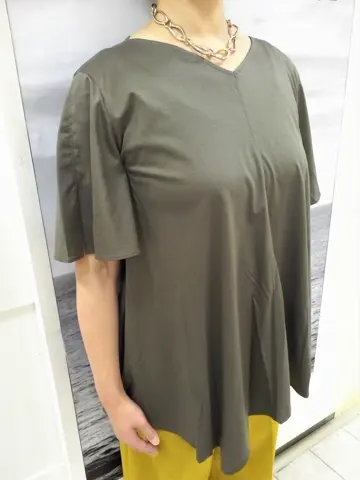 自由区 中鉢 コーディネート画像