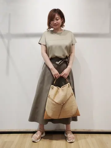 自由区 eri コーディネート画像