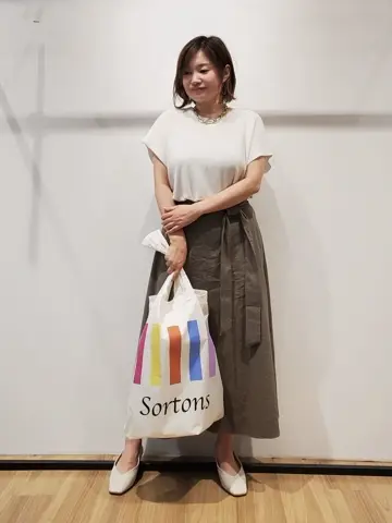 自由区 eri コーディネート画像