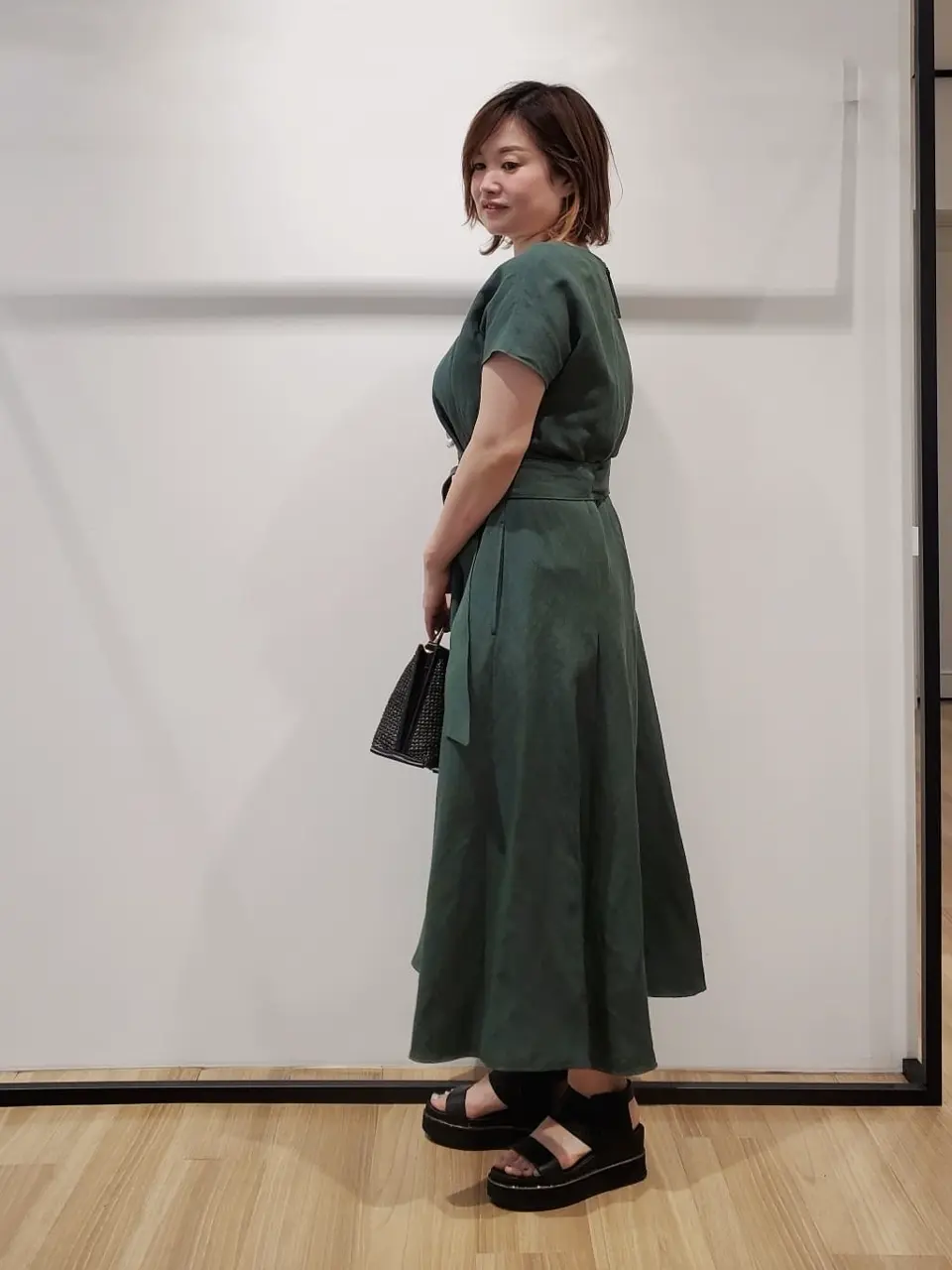 自由区 eri コーディネート画像