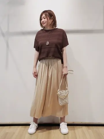 自由区 eri コーディネート画像