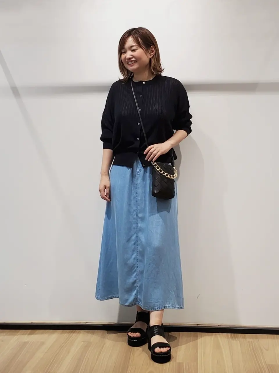 自由区 eri コーディネート画像