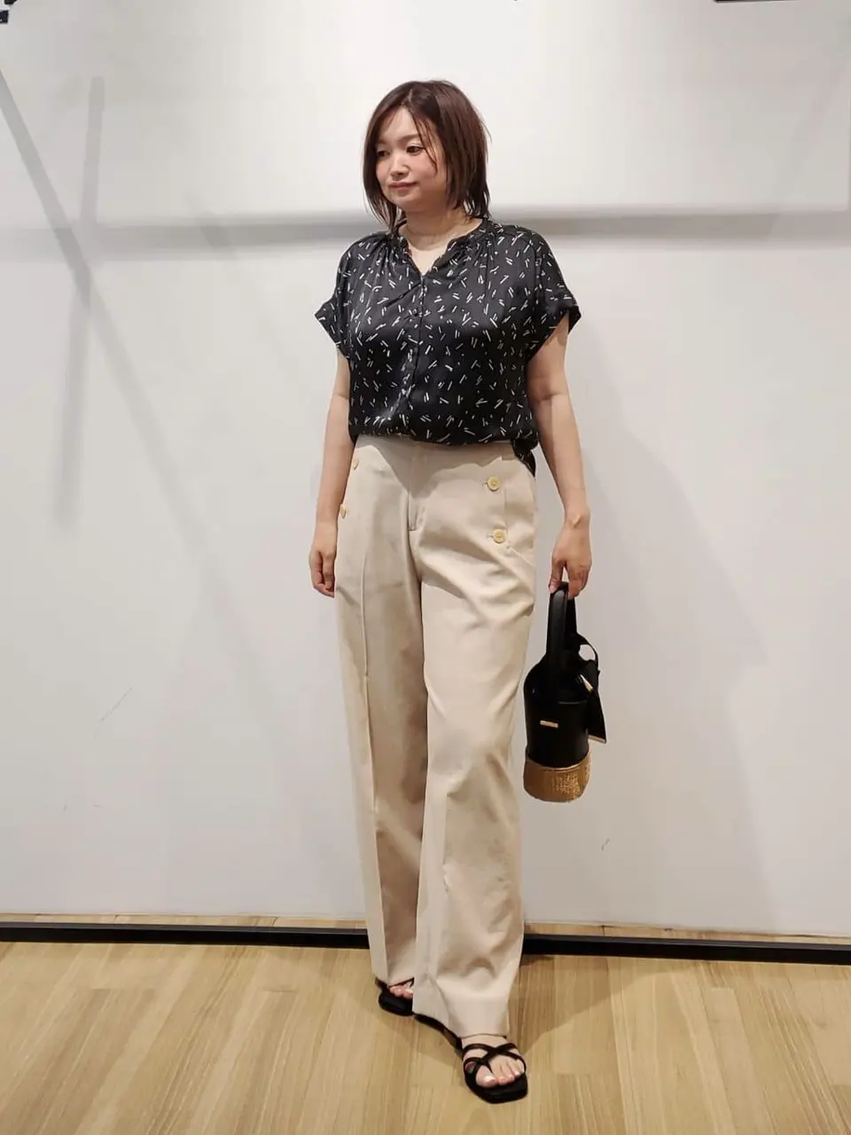 自由区 eri コーディネート画像