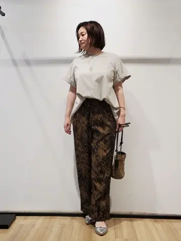 自由区 eri コーディネート画像