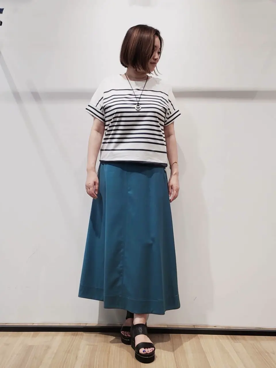 自由区 eri コーディネート画像