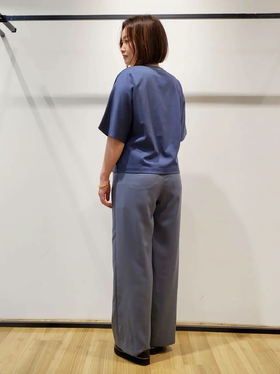 自由区 eri コーディネート画像