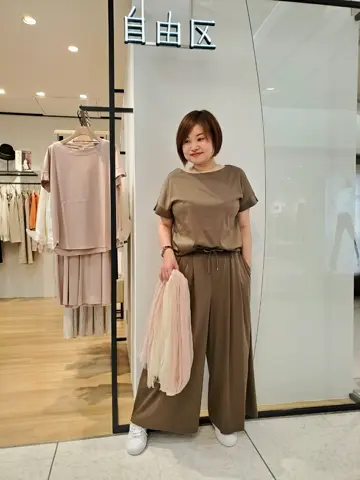 自由区 eri コーディネート画像