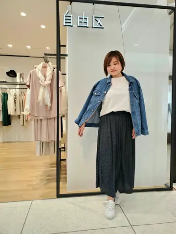 自由区 eri コーディネート画像