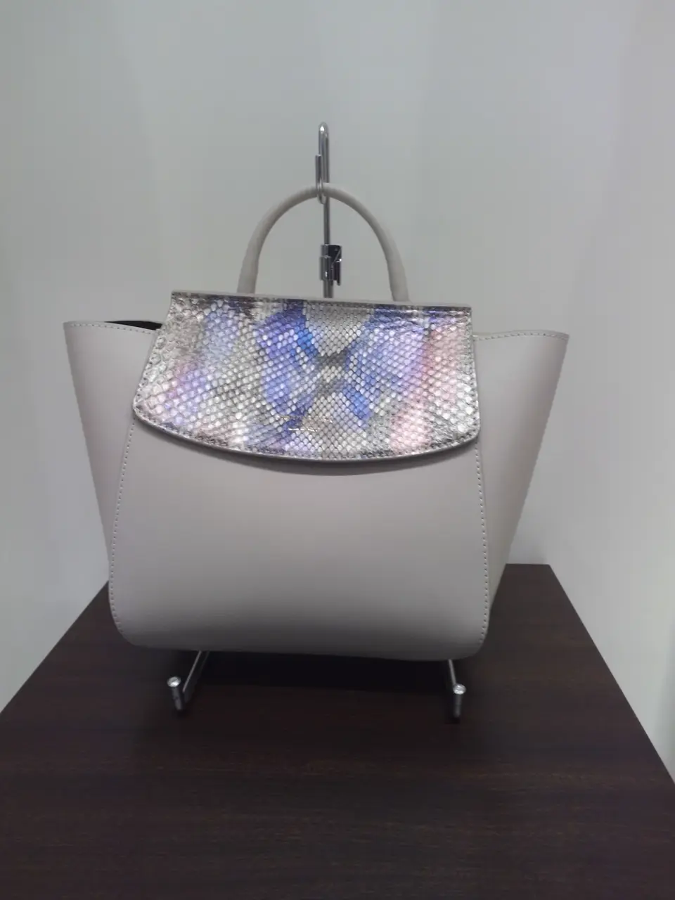 自由区 新保 コーディネート画像